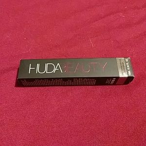 HUDABEAUTY THE OVERACHIEVER CONCEALER